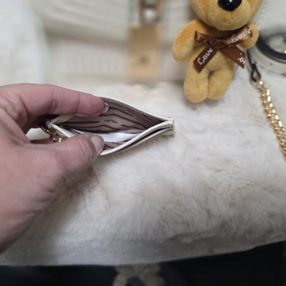 Aldo Special Edition Set Cream Handbag With Bear Charm, Card Holder, Strap - Picture 9 of 14